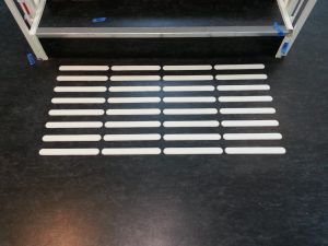 Oppmerksomhetsfelt i hvit plast